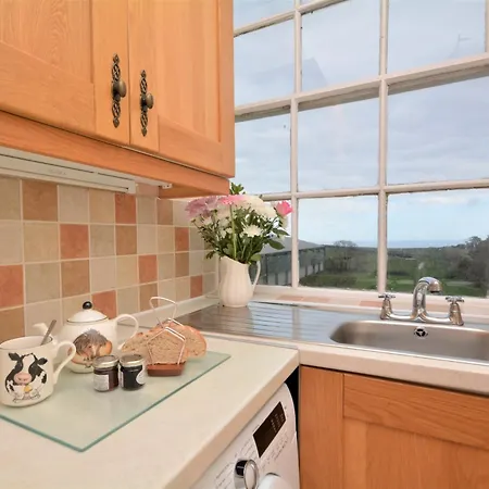 2 Bed In St Austell Tviss Pentewan